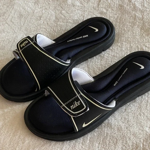 Nike Black and White Slide Sandals - Picture 1 of 13